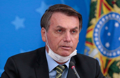 Cirurgia para retirada de cálculo na bexiga de Bolsonaro dura uma hora e meia